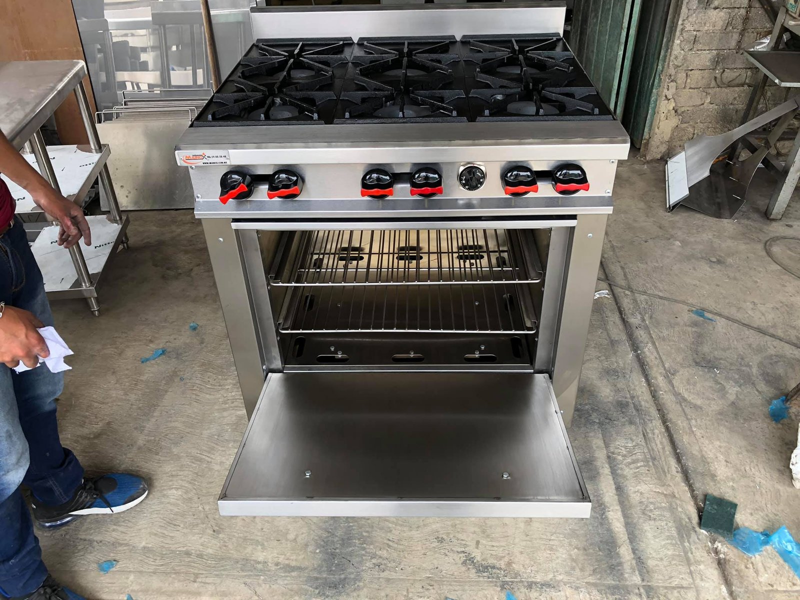 MAINOX estufa con 6 quemadores  y horno  fabricado en acero inoxidable